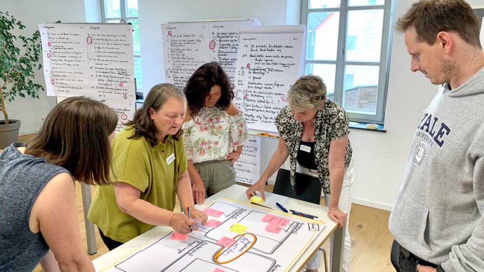 Citizens in Leupoldsgrün, a LOSLAND village in Bavaria, discuss new ways of strengthening their community.